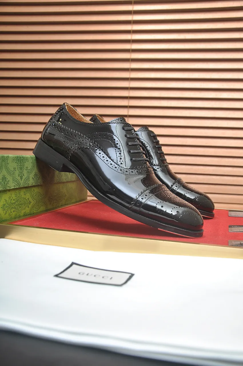 Men's shoes💰660💶 Brand: GUCCI (Gucci) Standard code: Men's code 39/44 (45/46 can be customized) Grade: Same as the official website Original quality Material: Original cowhide Water-dyed cowhide lining Original rubber outsole Style category: Men's fashionable casual leather shoes Distinguished big-name luxury elements top luxury Color: Actual picture